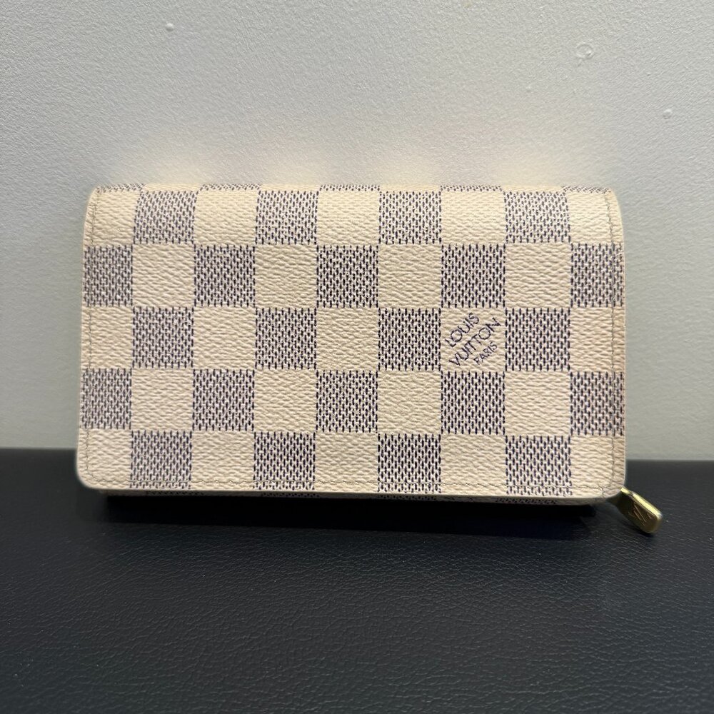 LOUIS VUITTON Portefeuille Trezor Damier Azur Bi fold Wallet N61744